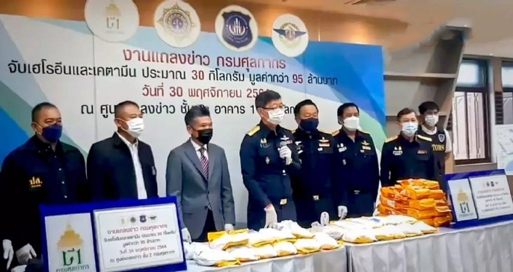 2 Pakistaanse mannen op vliegveld Suvarnabhumi voor drugssmokkel tegen de lamp gelopen