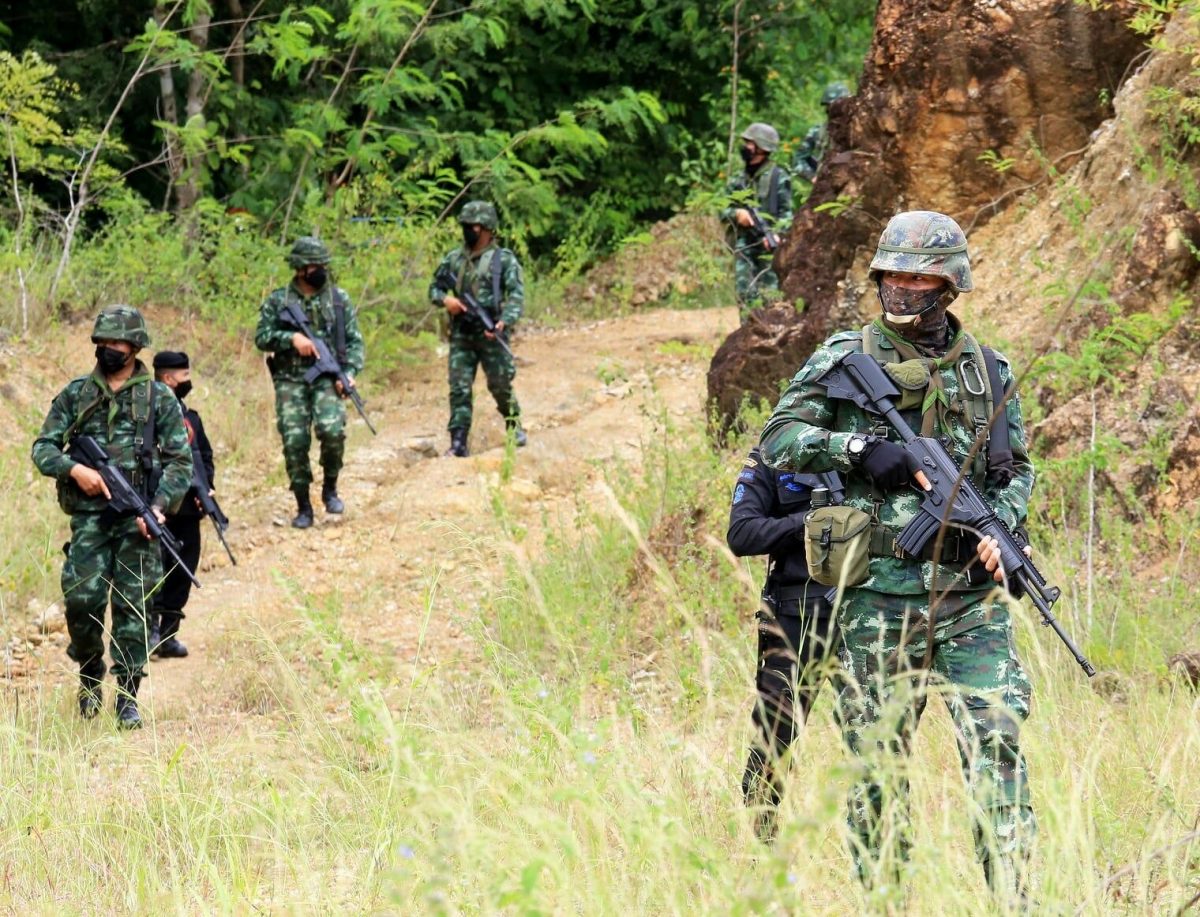 Thailand zet De “King Cobra”-eenheid in om de illegale grensovergangen met Myanmar te controleren