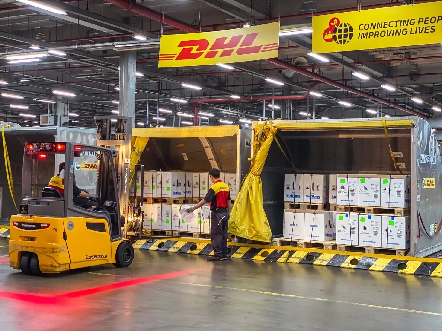 De eerste batch van Pfizer-doses voor kinderen is in Thailand gearriveerd, vaccinatie begint maandag