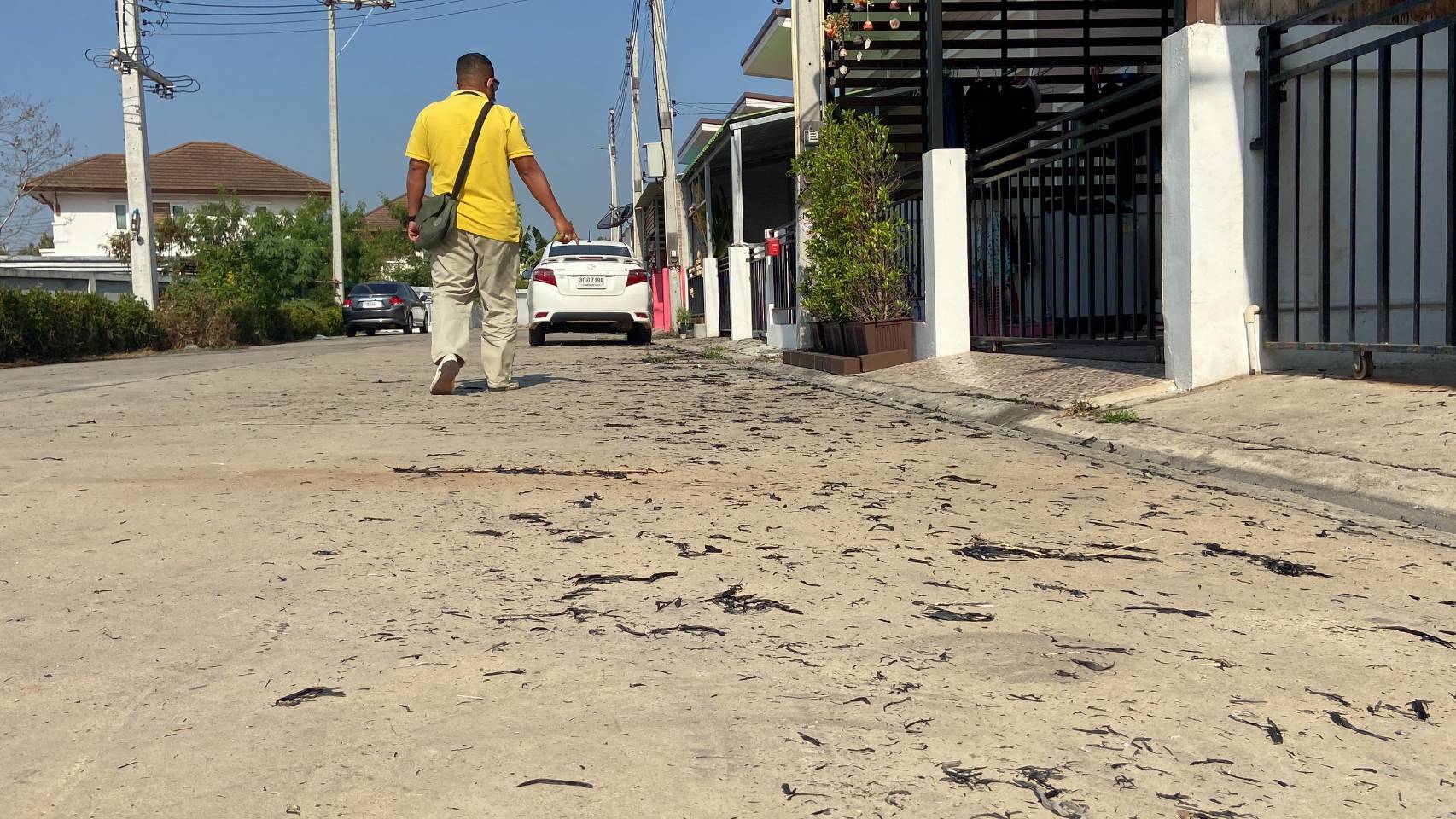 Dorpelingen in Ban Bueng klagen over luchtvervuiling in Chonburi nadat het as van brandende gewassen in hun gemeenschap neerdwarrelde