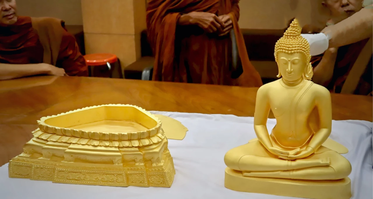 Een 50 kilo zwaar massief gouden Boeddhabeeld zorgt voor internetsensatie in Thailand