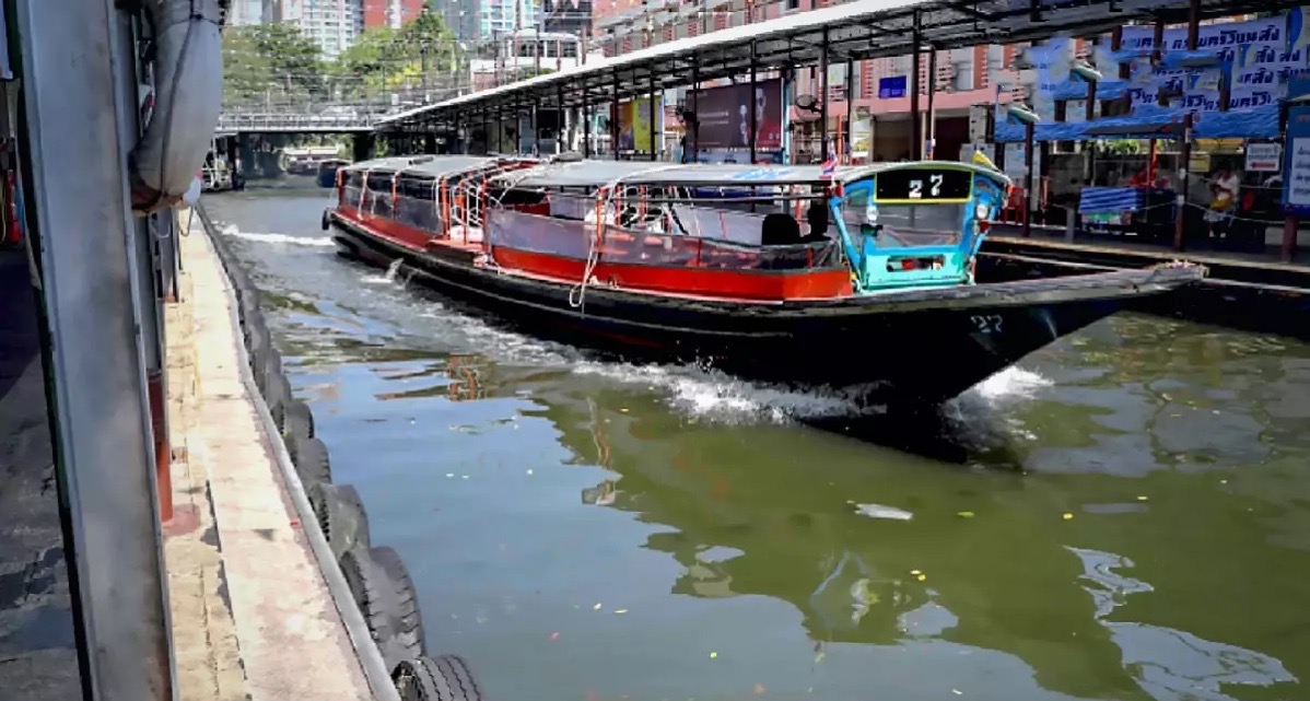 Forensen van het kanaal van Bangkok gaan een hoger tarief betalen