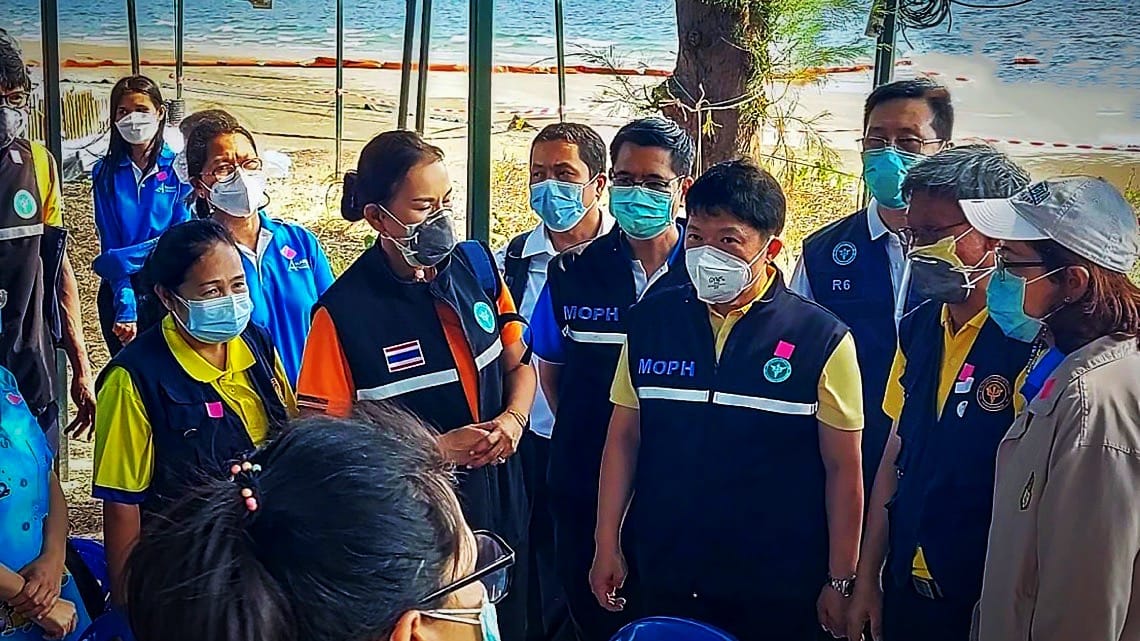 Thaise gezondheidsdienst wijst op het risico van kanker door de olieramp in Rayong