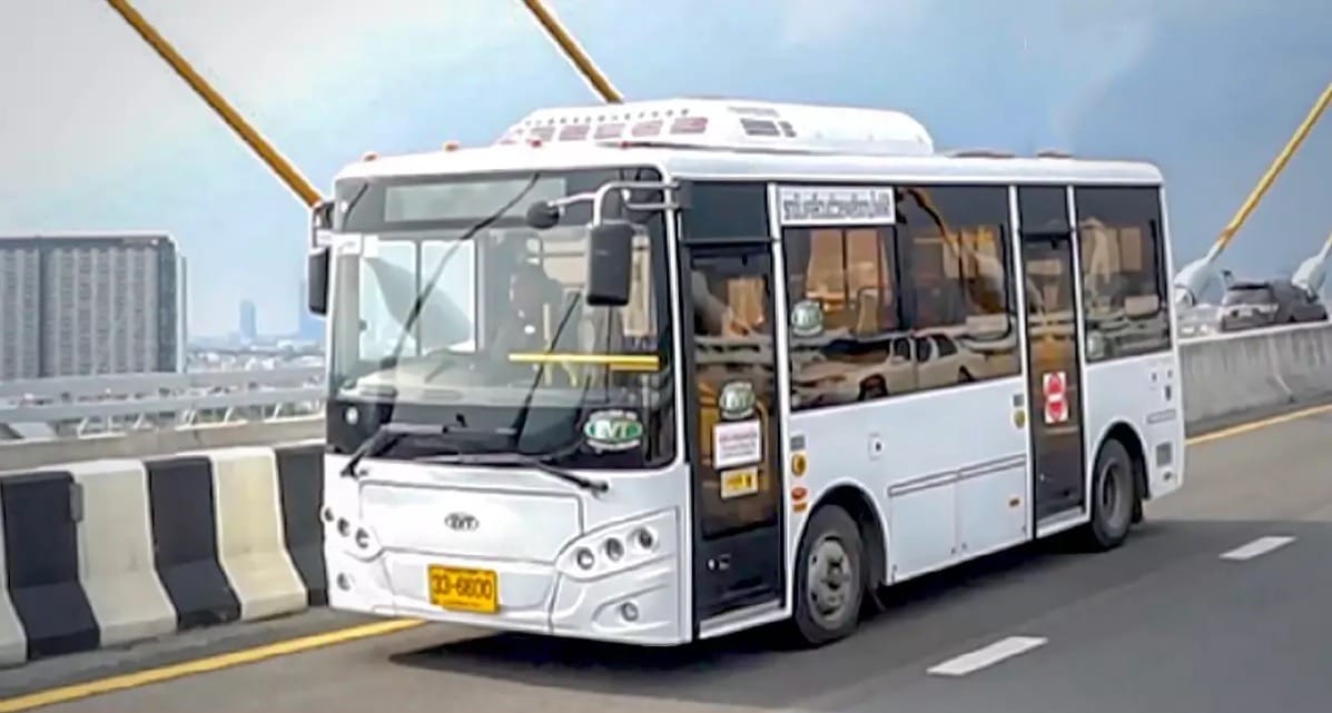 Bangkok zet bij een proefproject 11 elektrische bussen op twee routes in