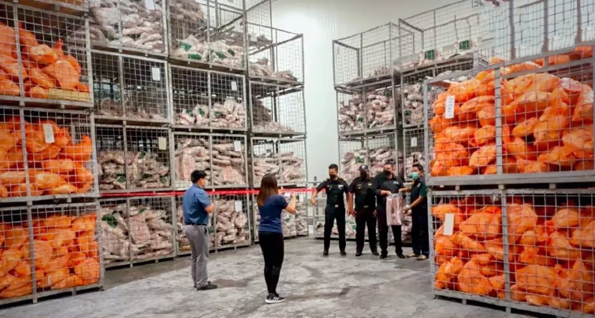 Vrieshuis in Songkhla in de problemen door het niet-openbaar maken van de varkensvlees voorraad