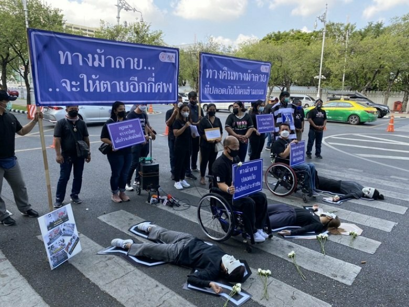Méér veiligheid vereist voor voetgangers die de zebrapaden in Thailand gebruiken