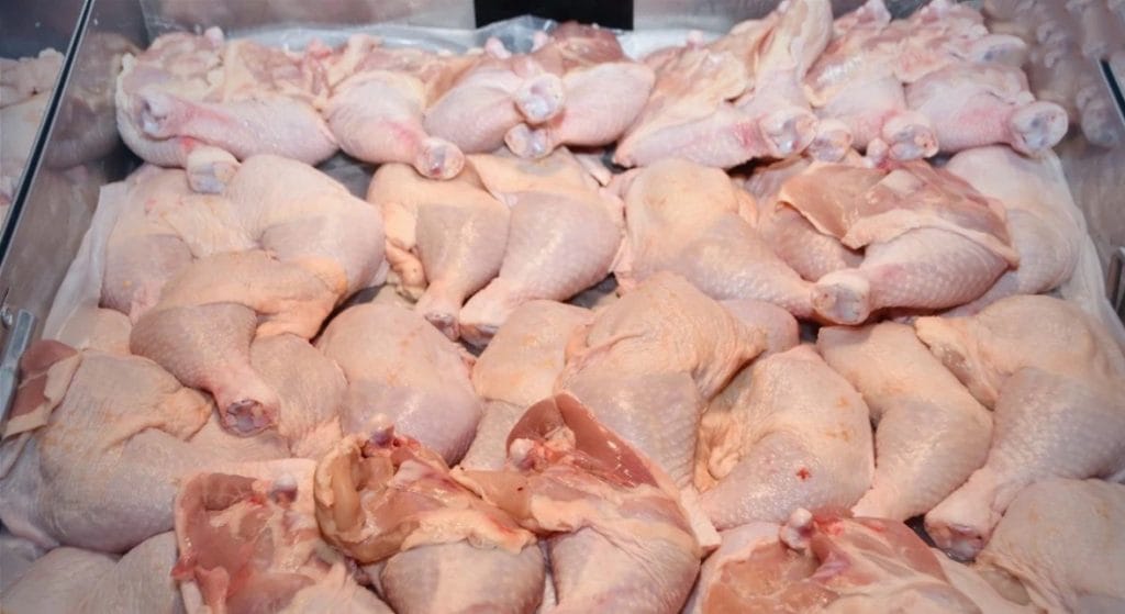 De verkoopprijs van kippenvlees in Thailand vastgesteld op 60-75 baht per kg