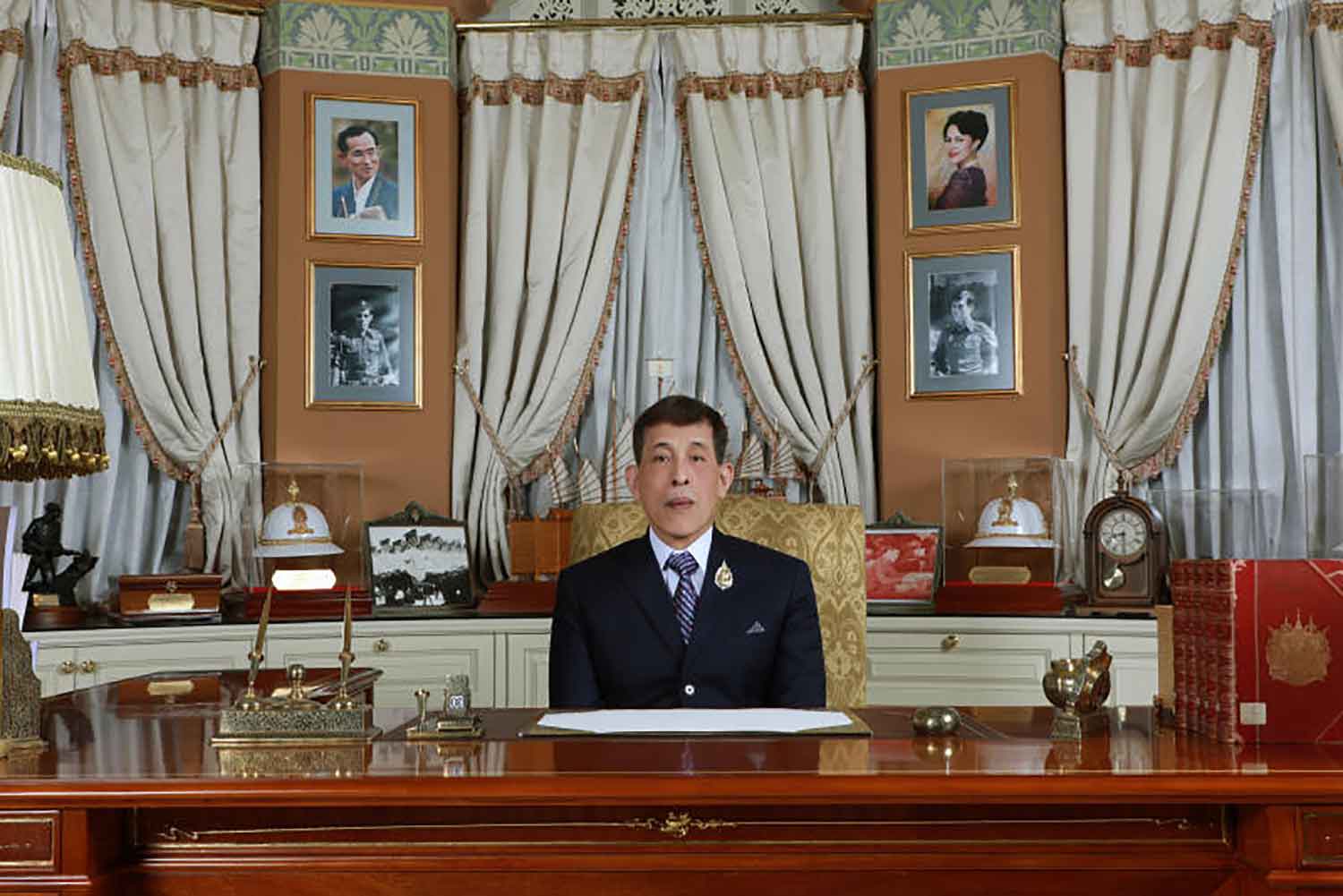 Koning Vajiralongkorn van Thailand sprak zijn nieuwjaarswens uit, zorg goed voor elkaar en denk niet alleen aan jezelf