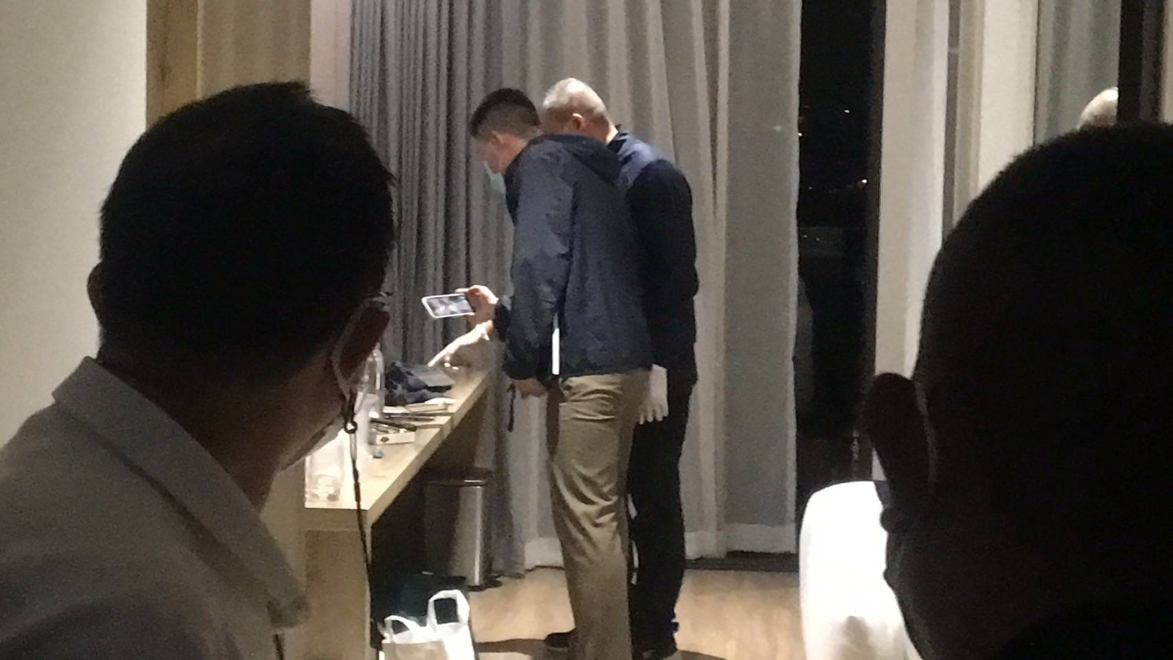 Oudere buitenlandse expat valt van het ene op het andere moment uit een appartement in het centrum van pattaya zijn dood tegemoet