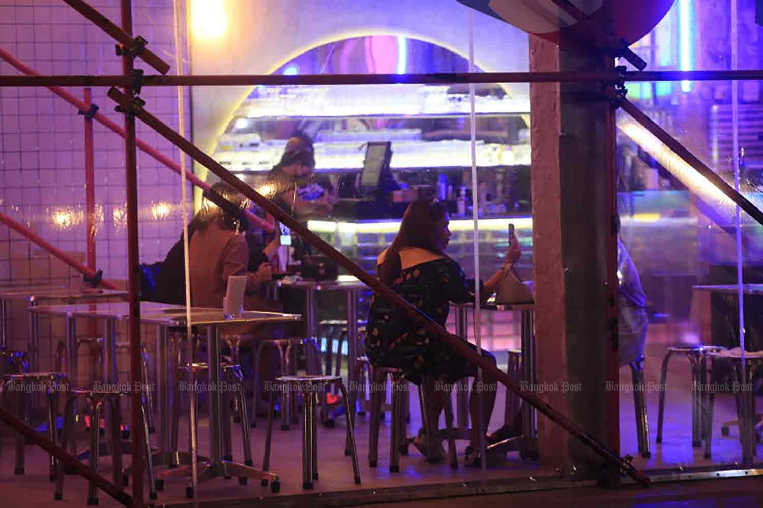 BREAKING NIEUWS | Het aantal Covid19 controlezones in Thailand verminderd en de drinkuren verlengd