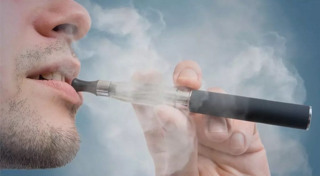 Het DES van Thailand wilt de E-sigaret legaliseren in een poging om sigarettenrokers te verminderen