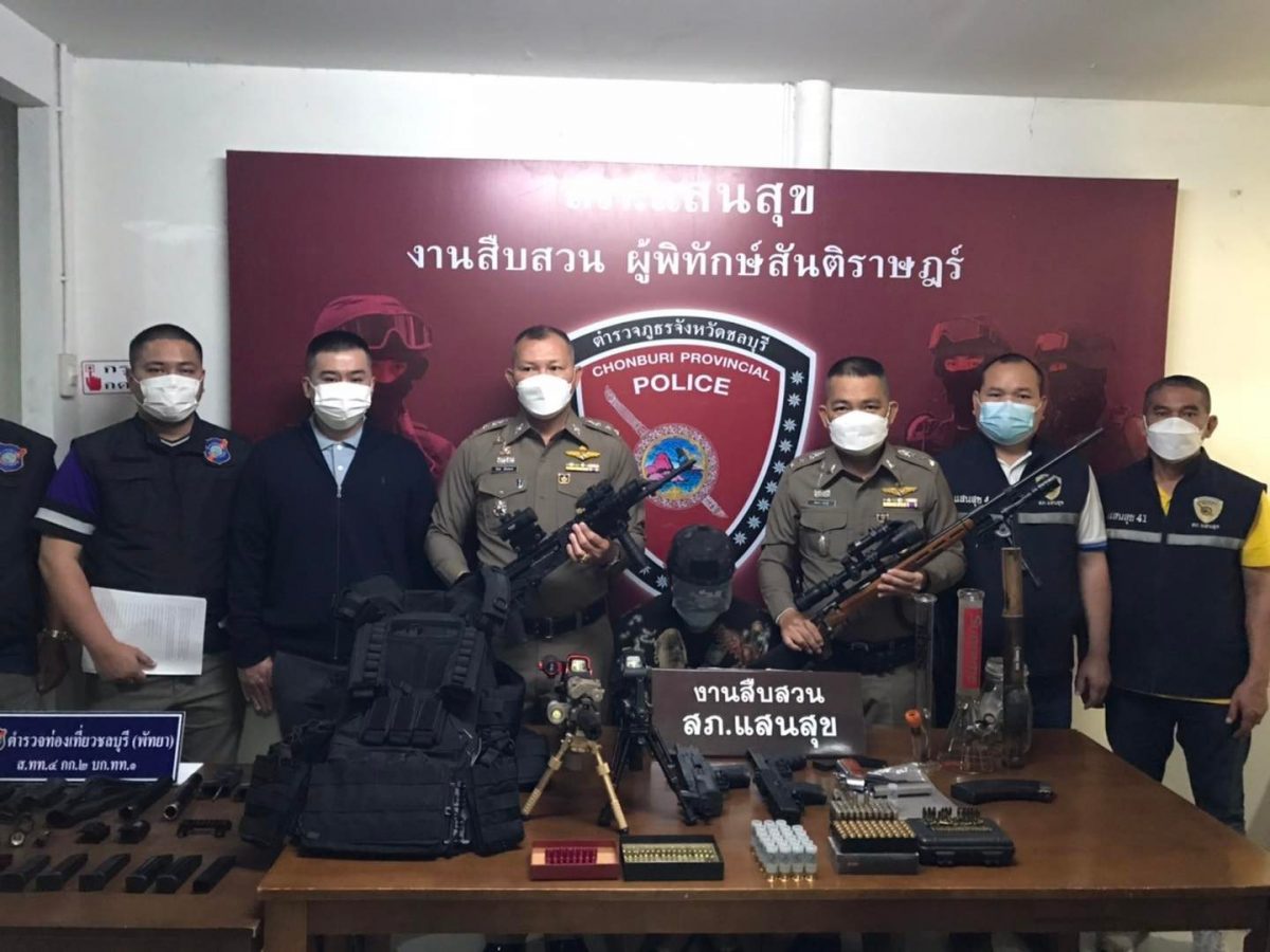 37-jarige man in Chonburi gearresteerd voor het in bezit hebben van een illegaal wapenarsenaal