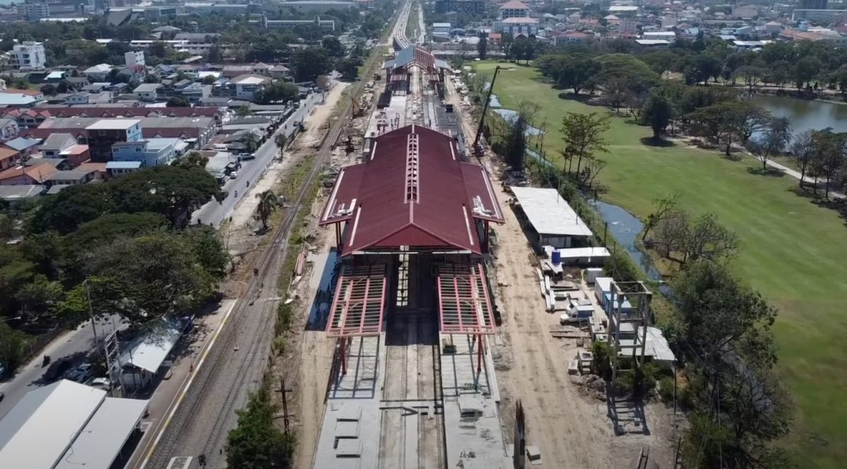 🎥 Indrukwekkende drone-video biedt unieke beelden van het nieuwe treinstation van Hua Hin
