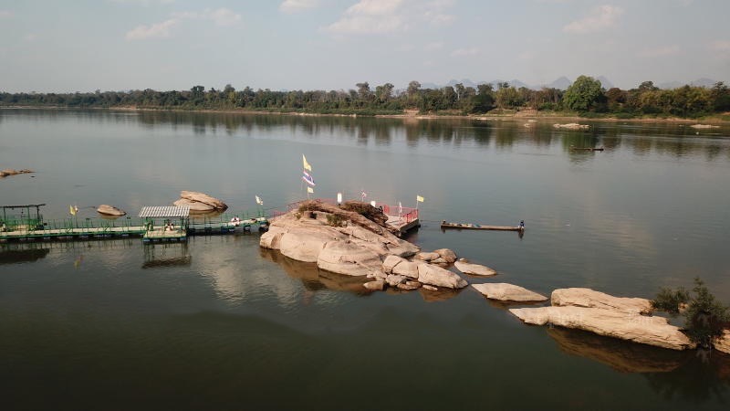 Teruglopend waterniveau van de  Mekong rivier legt ‘Boeddha-voetafdrukken’ bloot