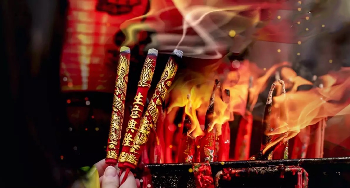 Waarom het beter is om géén wierook, goud- en zilverpapier te verbranden om een ​​giftig Chinees nieuwjaar te vermijden