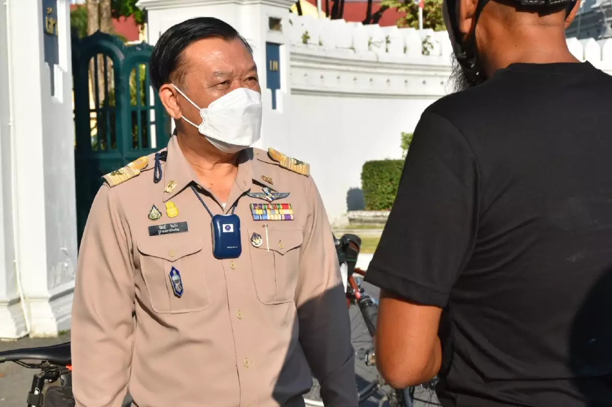 Een groep “wappies” rijdt vanuit Chiang Mai op de fiets naar Bangkok om in het geweer gekomen tegen het vaccineren voor jonge schoolkinderen tegen het Covid19 virus.