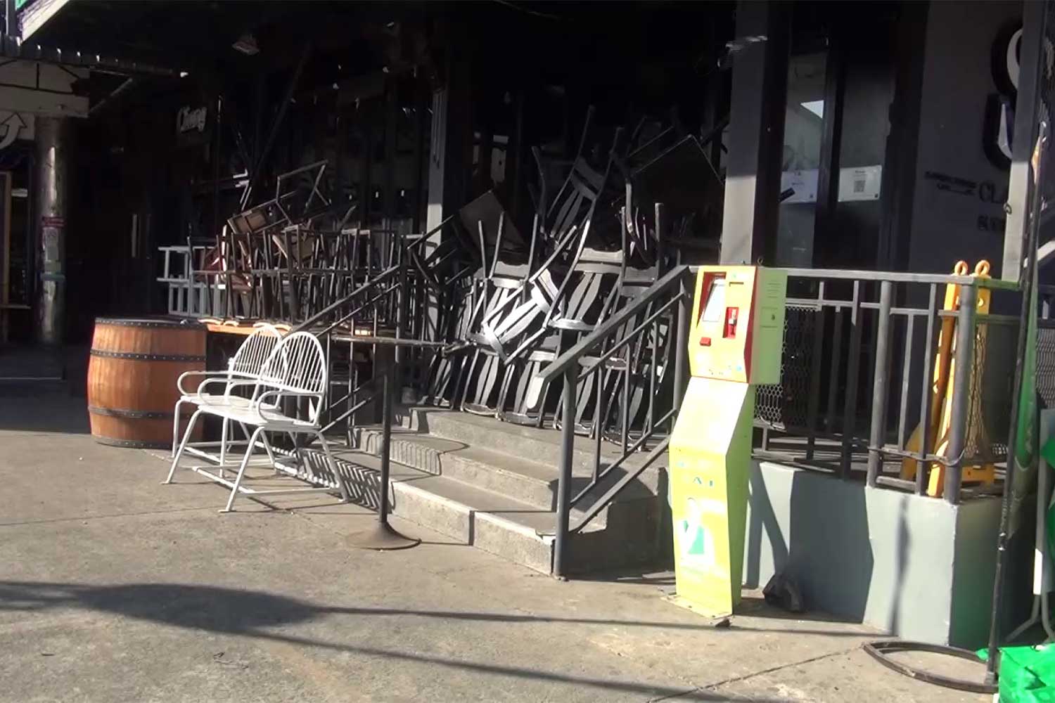 De provincie Buriram heeft te midden van de Covid19 golf alle uitgaansgelegenheden laten sluiten