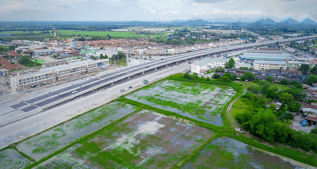 De snelweg van Chonburi naar Rayong is voltooid om plaats te maken voor toenemend verkeer in EEG-gebieden