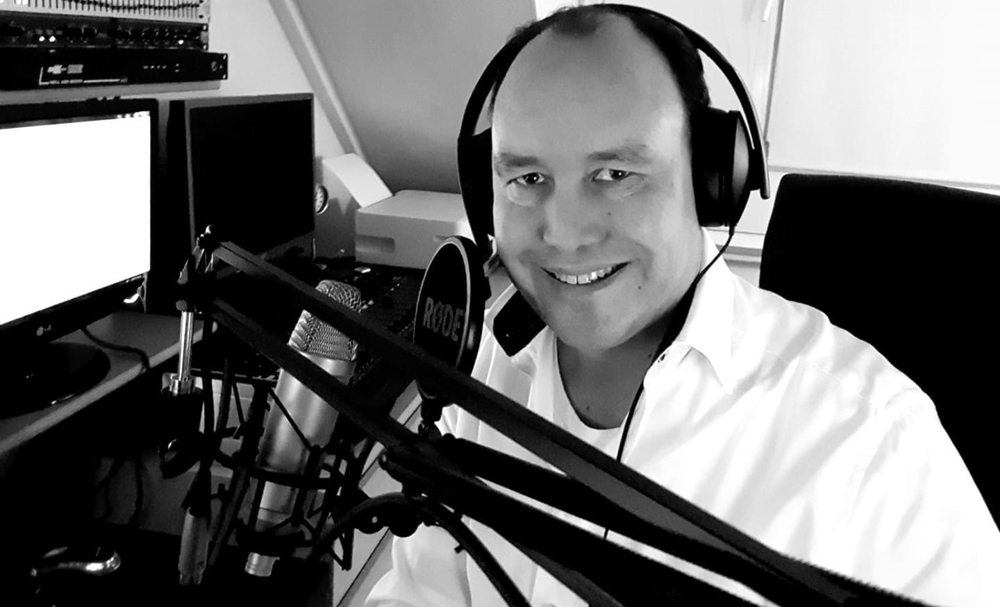 Olleke Bolleke Radio in Thailand is op zoek naar een m/v nieuwslezer