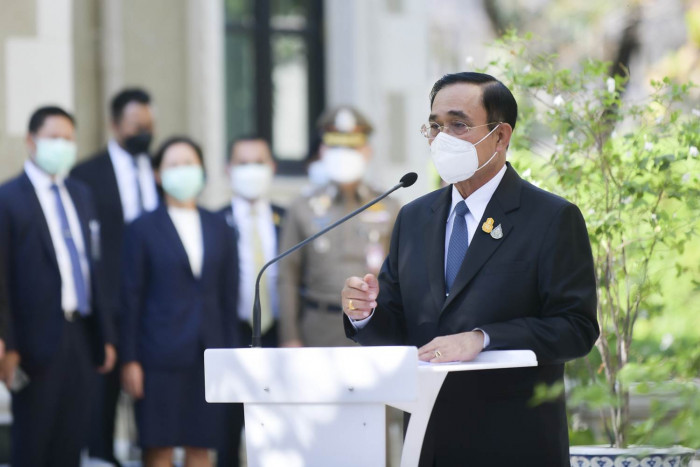 Thaise premier dringt er bij het publiek op aan om onder preventieve maatregelen veilig met Covid19 Coronavirus  te leven