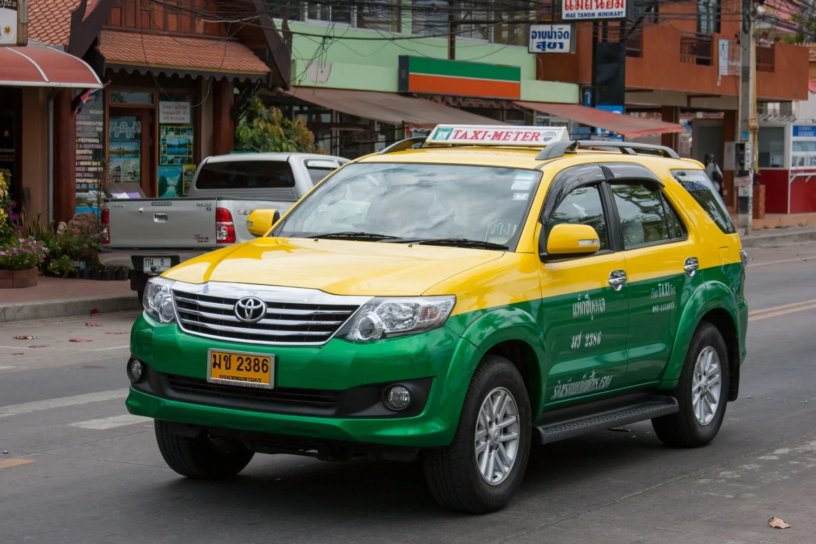Buitenlander steelt 3.600 baht van een taxichauffeur op Phuket