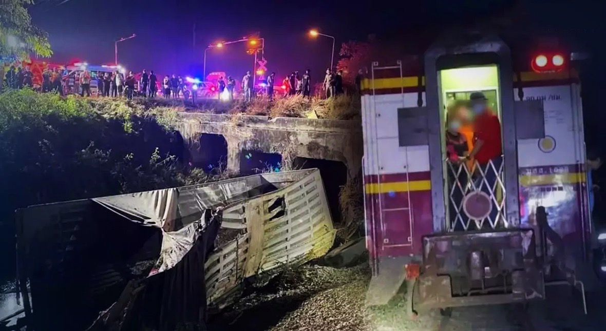 De treindiensten in noordoostelijke richting van Thailand hervat na dodelijk ongeval