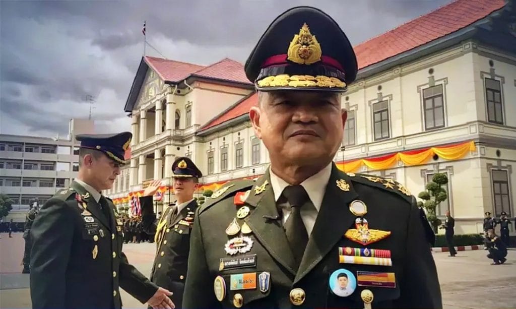 Dit jaar komen er méér dan 10.000 jonge Thais in het leger op, om het land te dienen