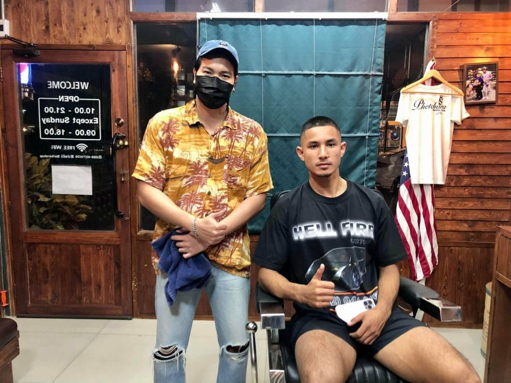 Barbier in Chonburi geniet nationale bekendheid na knipbeurt voor neef van Brunei Sultan 