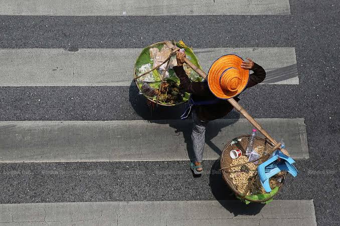 De hoofdstad Bangkok gaat 100 zebrapaden van verkeerslichten voorzien 