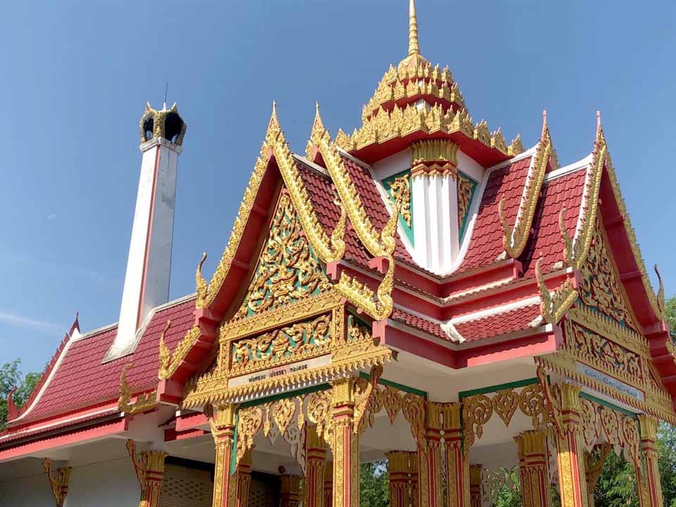 Tempel in Pattaya in financiële problemen na twee jaar gratis Covid19 slachtoffers gecremeerd te hebben