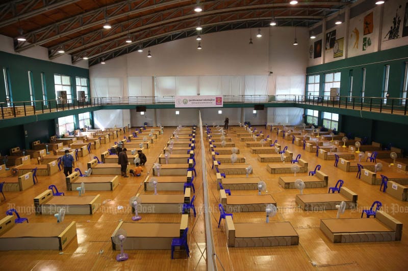 Bangkok maakt zich zorgen en opent meer gemeenschapsisolatiecentra te midden van de Covid19 golf