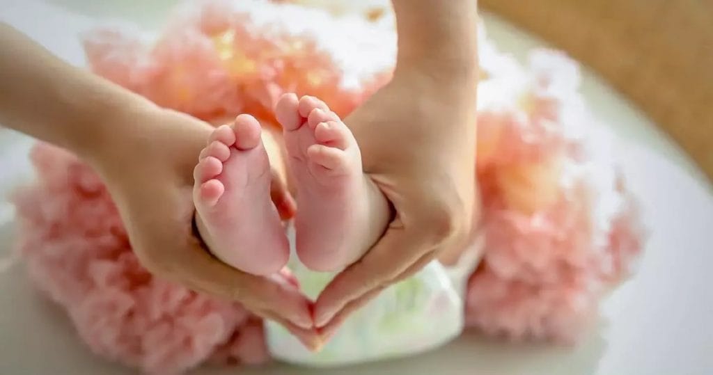 Thailand overweegt influencers op sociale media inzetten om het s’lands geboortecijfer te helpen verhogen