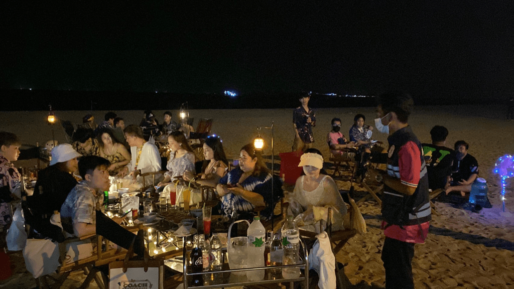 Jomtien staat pop-up restaurants toe om “voorlopig” het strand te gebruiken als verschillende regels worden gevolgd