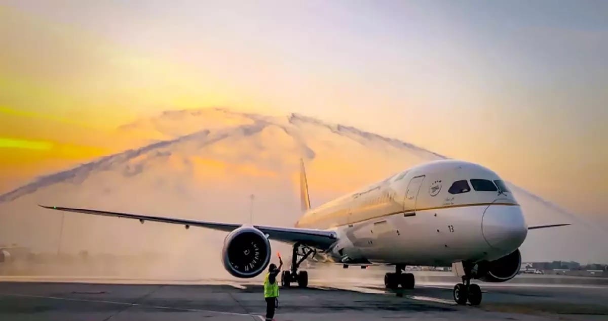 Het eerste vliegtuig uit Saudi-Arabië na 32 jaar in Thailand geland