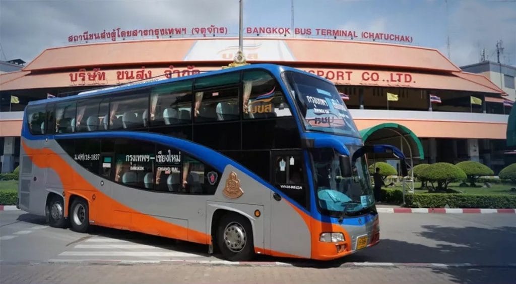De busritten naar Chiang Mai bieden kortingen aan op nachtsafari’s en warmwaterbronnen in deze noordelijke provincie 