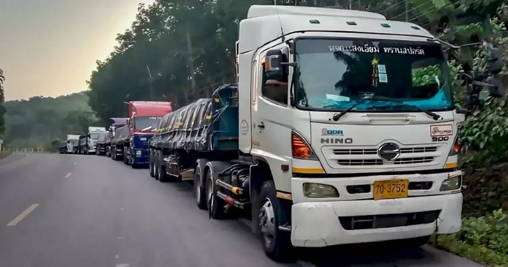 De grens van Ranong hardstikke druk te midden van een sterke toename van de vraag naar goederen uit Myanmar