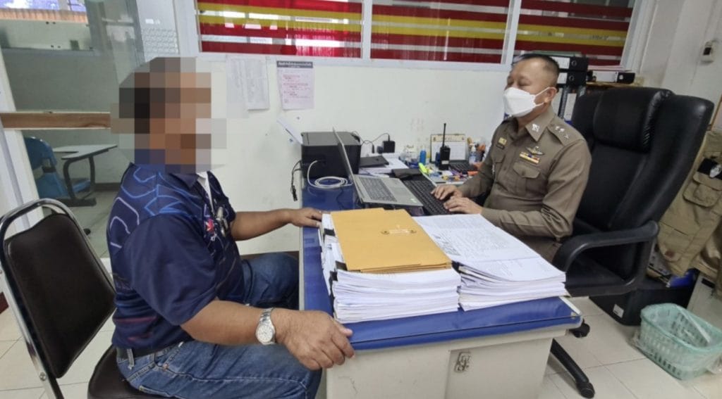 Taxichauffeur in Ubon Ratchathani beschuldigd van wegrijden met bagage van toeristen, beweert dat hij naar het toilet moest 