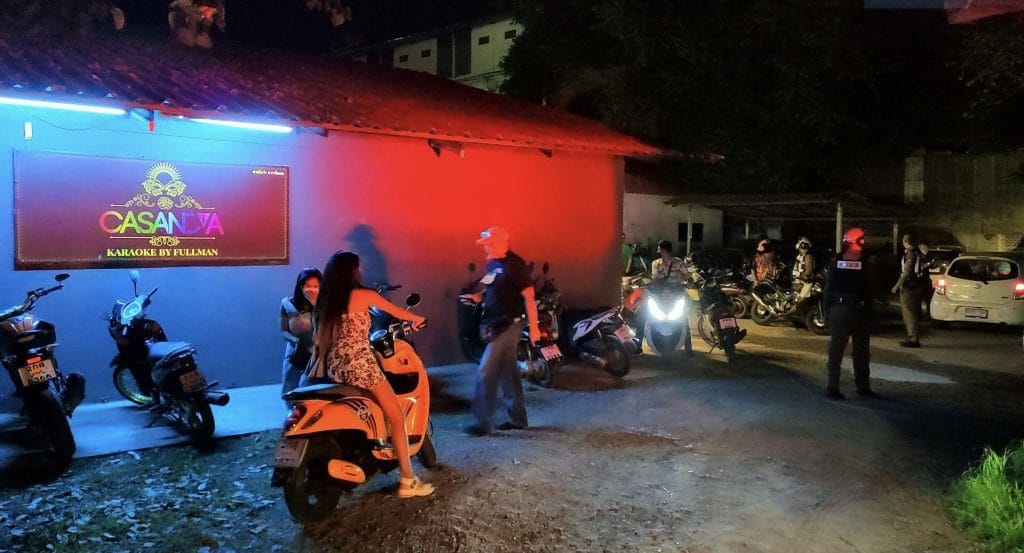 🎥 | Politie van Pattaya vraagt ​​om een definitieve sluiting voor “restaurant” dat betrapt werd op het regelmatig overtreden van de Covid19 regels