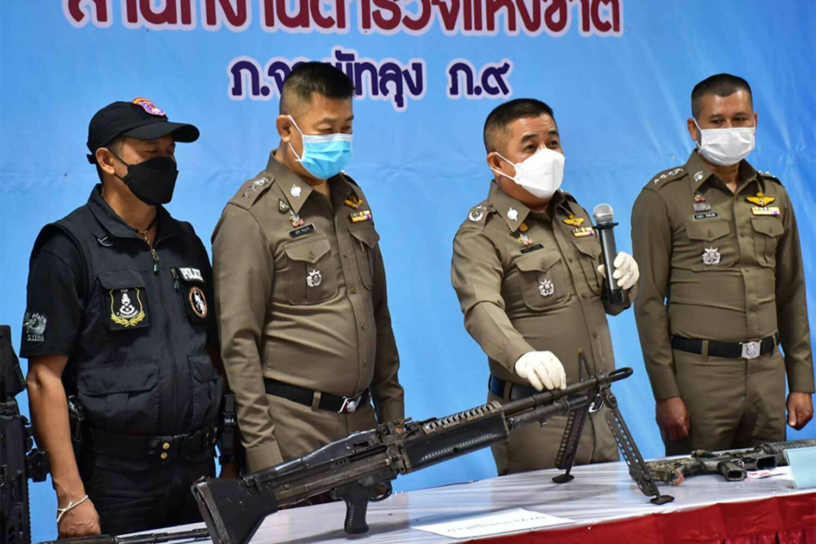 Politie Thailand legt de hand op een arsenaal oorlogswapens na een dodelijke schietpartij met politie