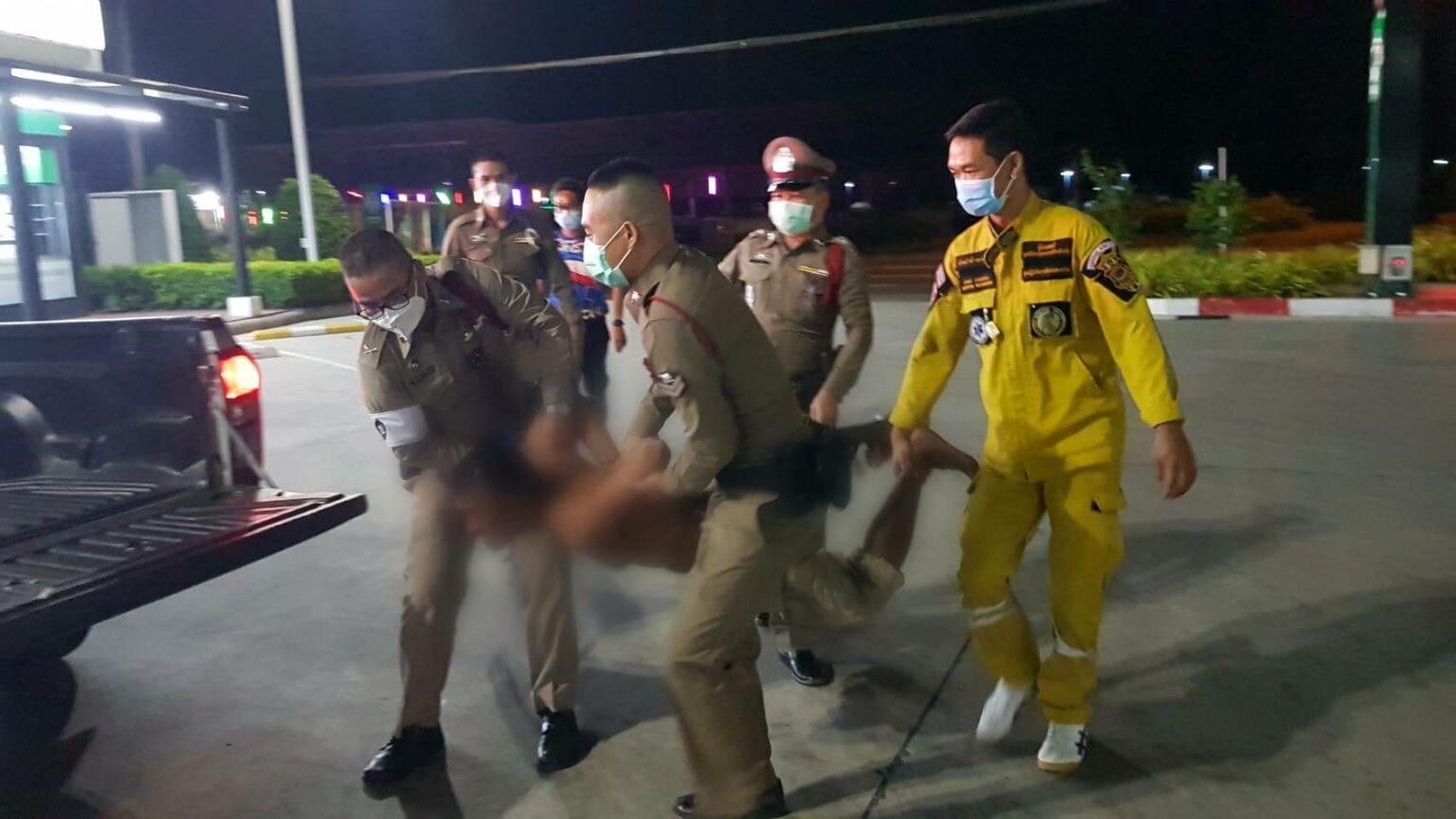 Dronken man beweerde door een magische bloem onzichtbaar te zijn en verstoorde de openbare orde in Chonburi