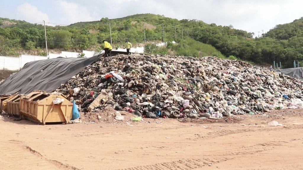 Met een beetje mazzel is de verbrandingsoven van Koh Larn één jaar klaar zijn voor gebruik, zo meent de burgemeester van Pattaya