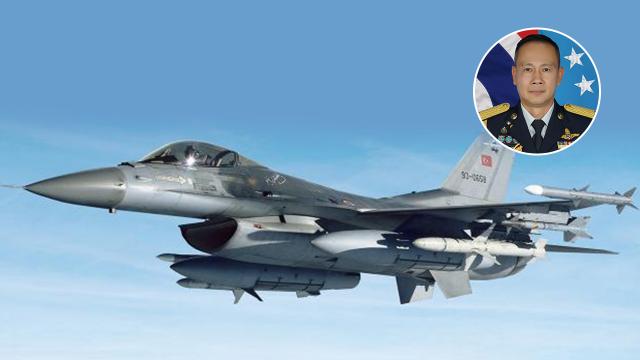 Vliegende stoel redt het leven van piloot, terwijl zijn F-16A straaljager in Chaiyaphum neerstort