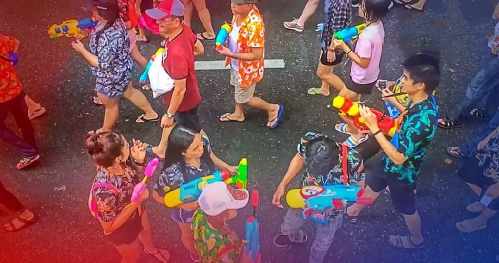 De BMA keurt organisatie Songkran-activiteiten in Bangkok goed, maar wacht de toestemming van het CCSA af