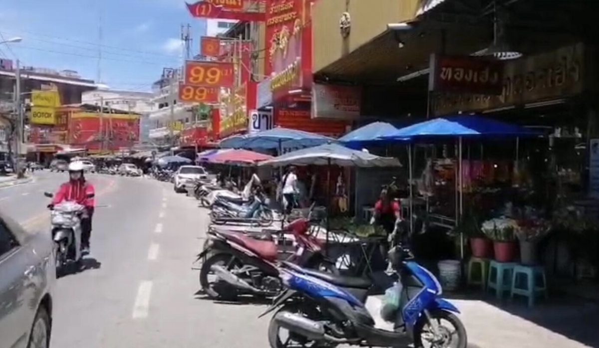 🎥  | Pattaya geeft streetfood-verkopers in de buurt van Tukcom en Wat Chai tot 1:00 uur in de nacht hun eten te verkopen 