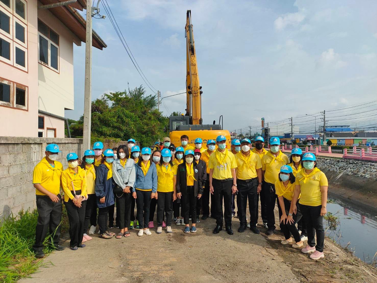 Burgemeester van Hua Hin leidt “de grote schoonmaakdag” van de kanalen en trottoirs van Hua Hin