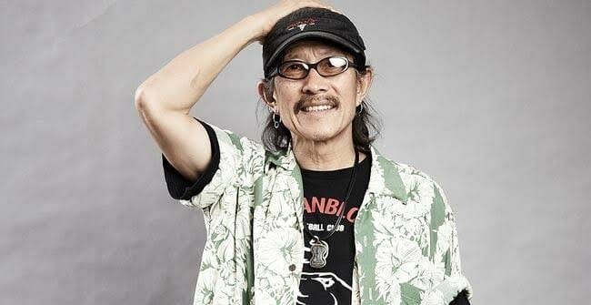 De Thaise rocker Aed Carabao schrijft een speciaal lied en eist het beëindigen van de Covid19 beperkingen in Thailand