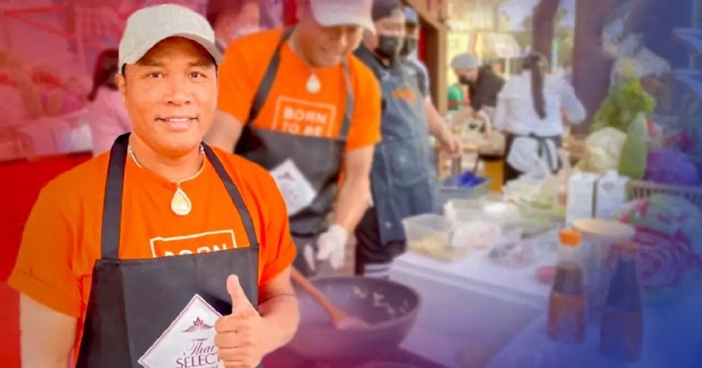 De Luk Thung zanger “Mike” zweept in Dubai zijn ‘Pla Ra’-lekkernijen op voor de bezoekers van het World Expo