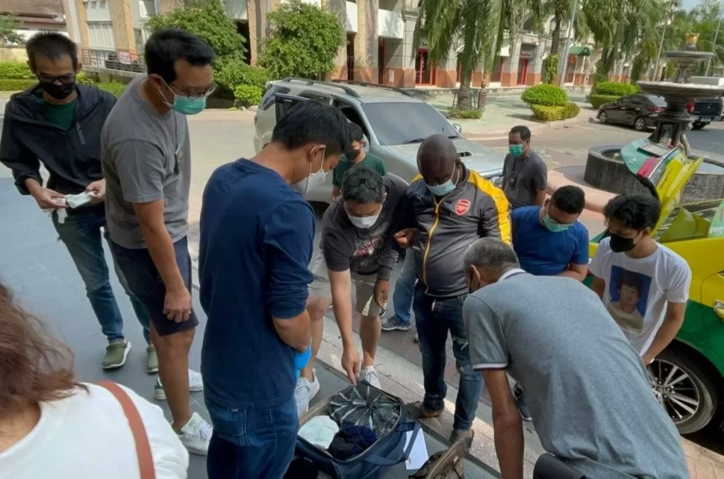 Guyanese man met 54 bolletjes cocaïne in de maag op de internationale vlieghaven van Thailand aangehouden 