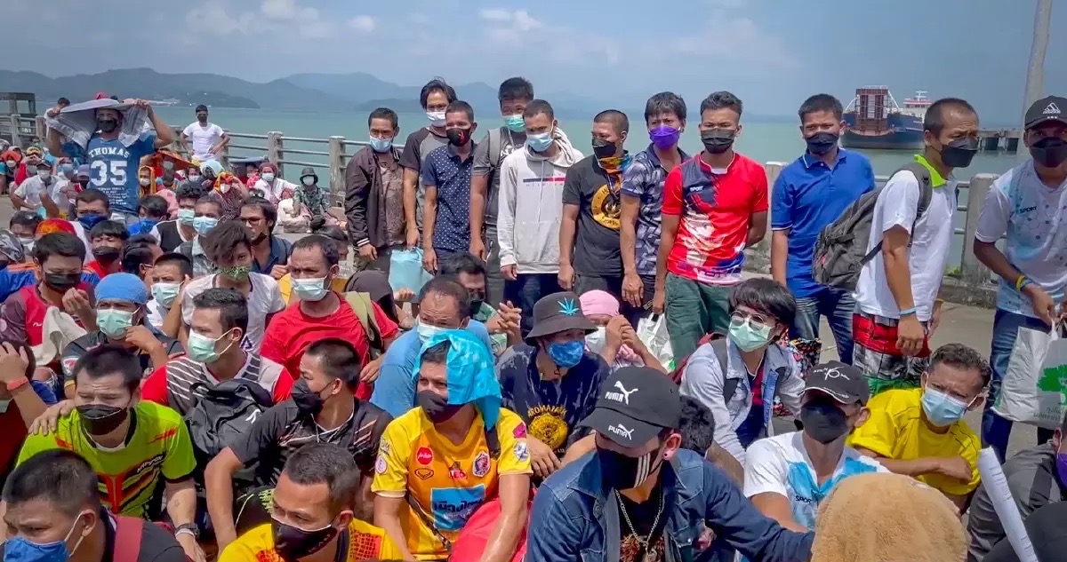 129 Myanmarese arbeiders, gedupeerd door aanbod van niet bestaande banen in Thailand, het land uitgezet