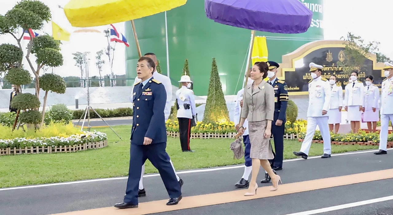 De Koning en Koningin van Thailand hebben in de provincie Kanchananburi een grondwaterproject geopend